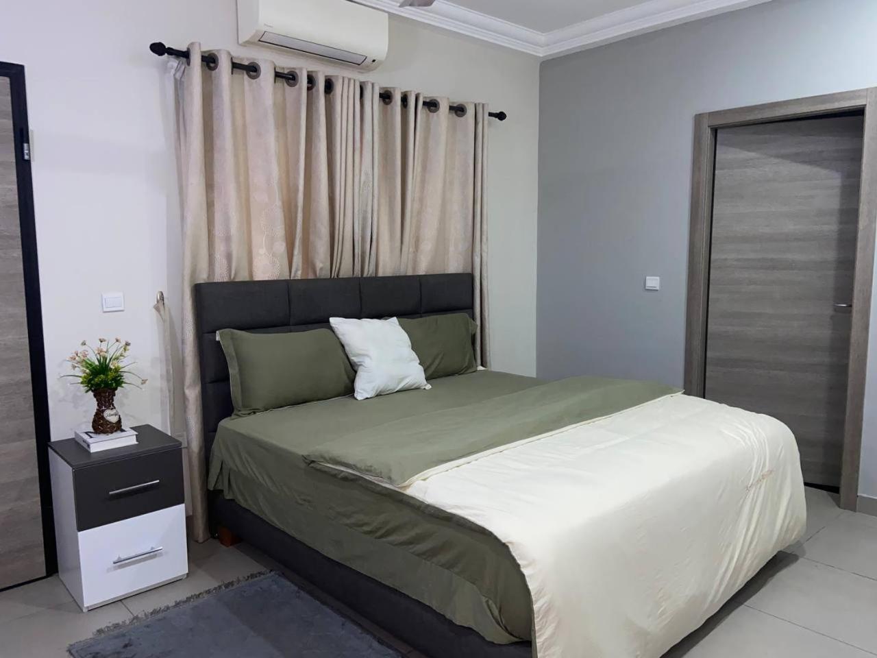 Queens View Apartment Acra Exterior foto